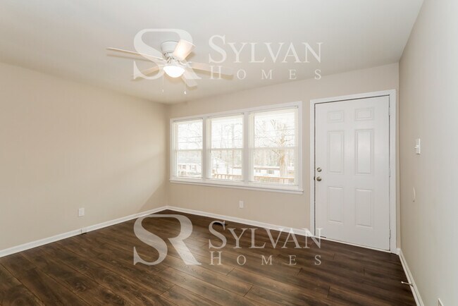 Building Photo - The living is easy in this 3 bedroom, 1 ba...