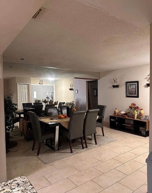 Building Photo - 257 S Fairbairn Dr