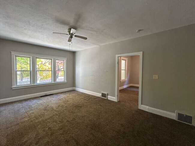 Foto del edificio - 896 Wheelock Rd