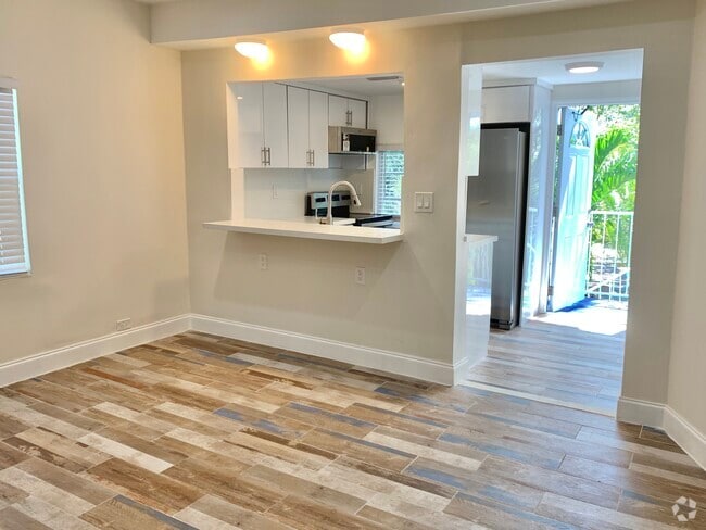 Building Photo - 5707 NE Miami Ct