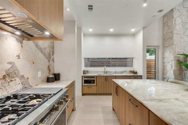Foto del edificio - 3821 Beechwood Ln