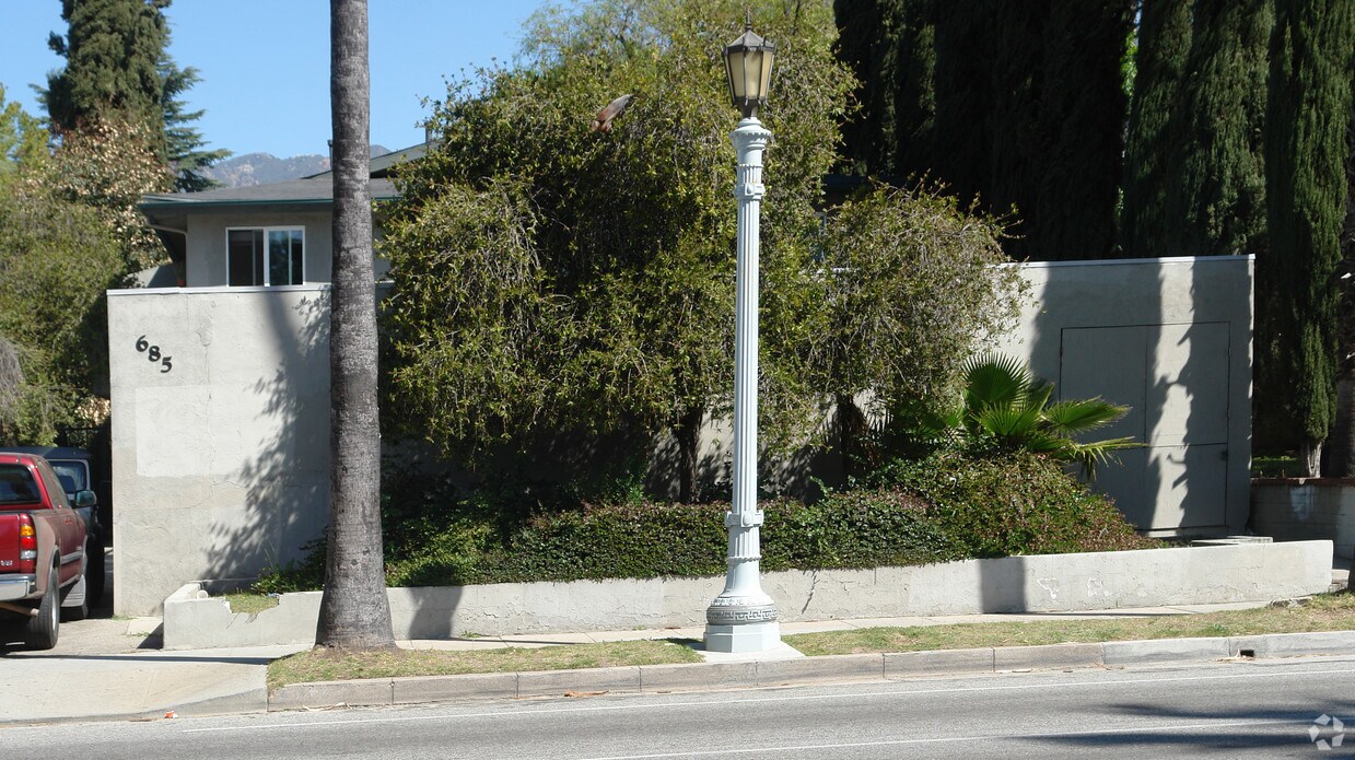 Foto del edificio - 685 Washington Blvd