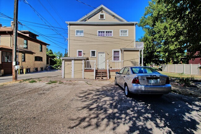 Building Photo - 626  7th St