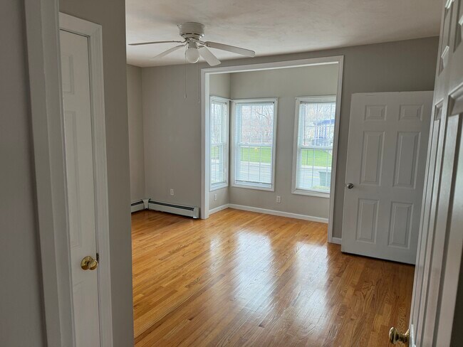 Foto del edificio - 166 Cottage St