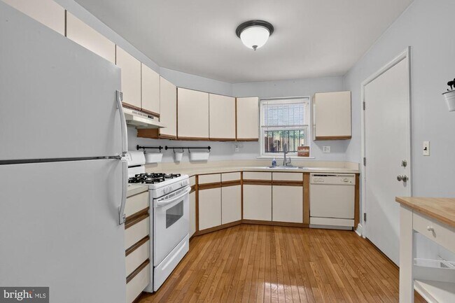 Foto del edificio - 2645 Bainbridge St