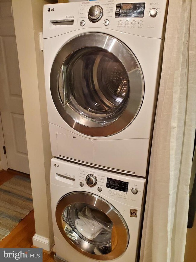 Foto del edificio - 718 Park Rd NW