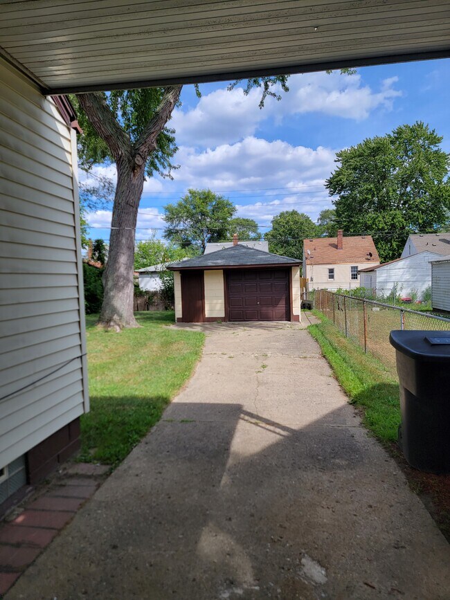 Building Photo - 20214 Mackay St