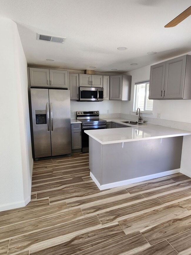 Building Photo - 6439 Camarilla Ave