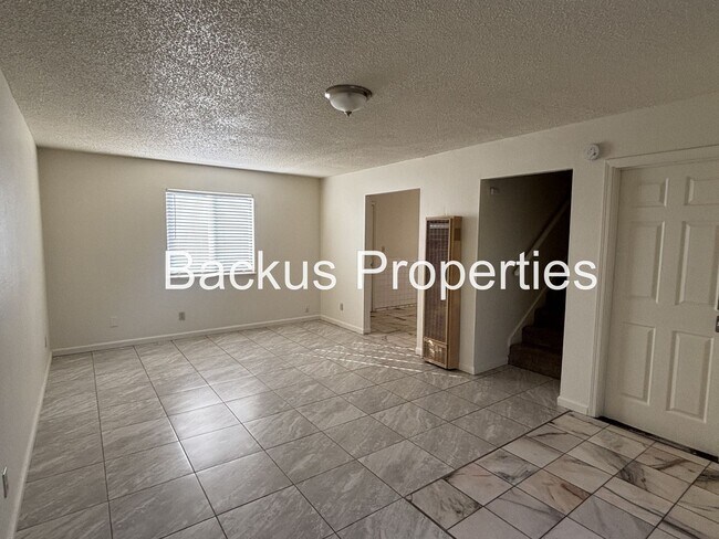 Foto del edificio - Newly renovated three bedroom duplex in Soledad