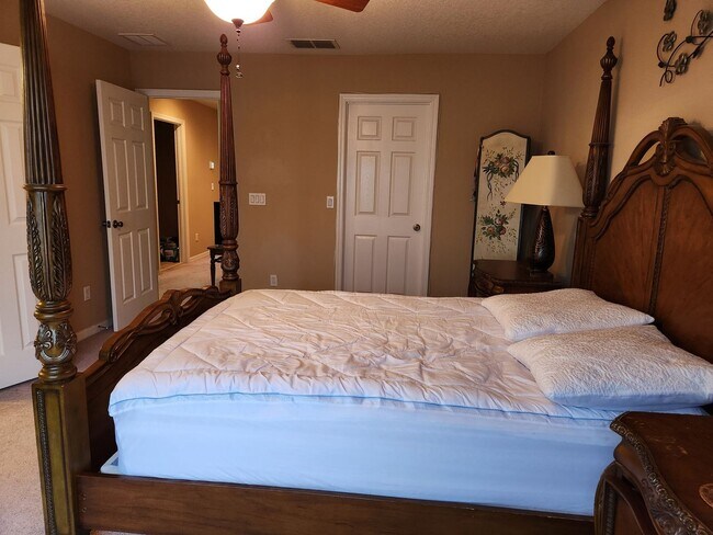 Foto del edificio - 3 Bedroom Townhome in Sanford