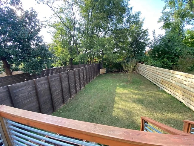 Foto del edificio - 619A Moore Ave