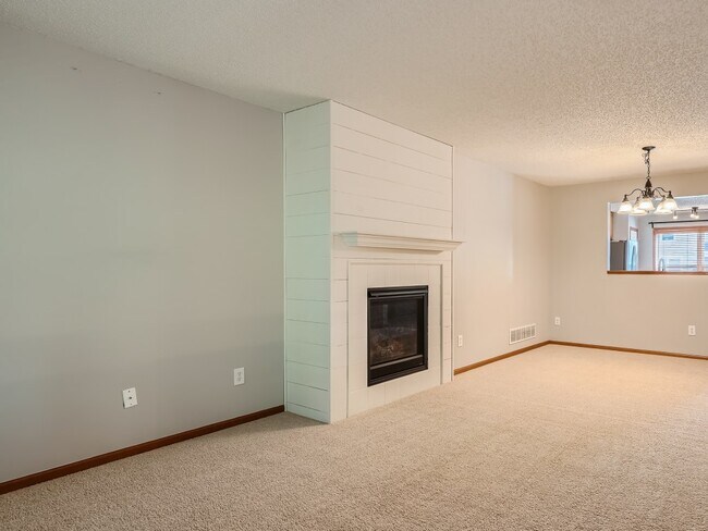 Building Photo - 15190 Farnham Ave N