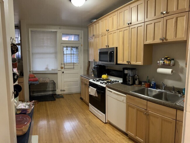 Building Photo - 1408 W Warner Ave