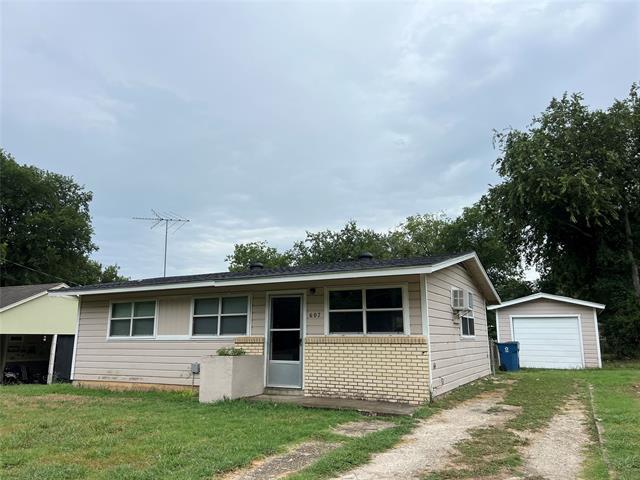 Foto principal - 607 W Atchley Dr