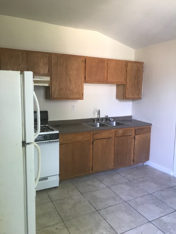 Building Photo - 825 De Armas St