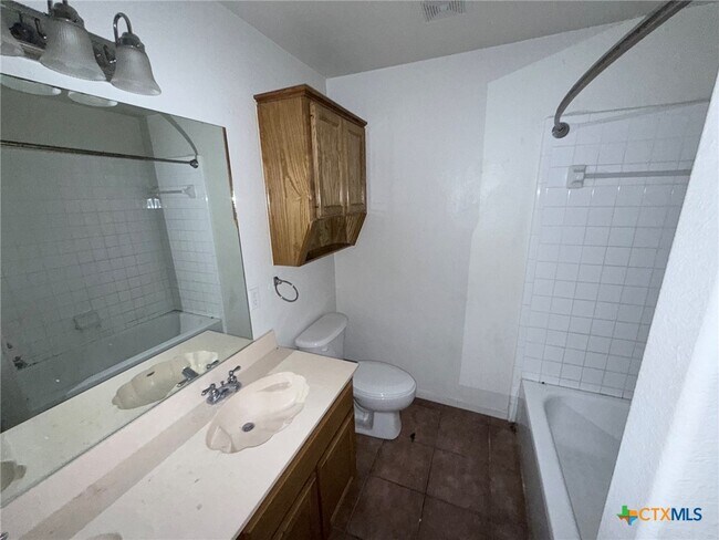 Building Photo - 2901 Tucson Dr