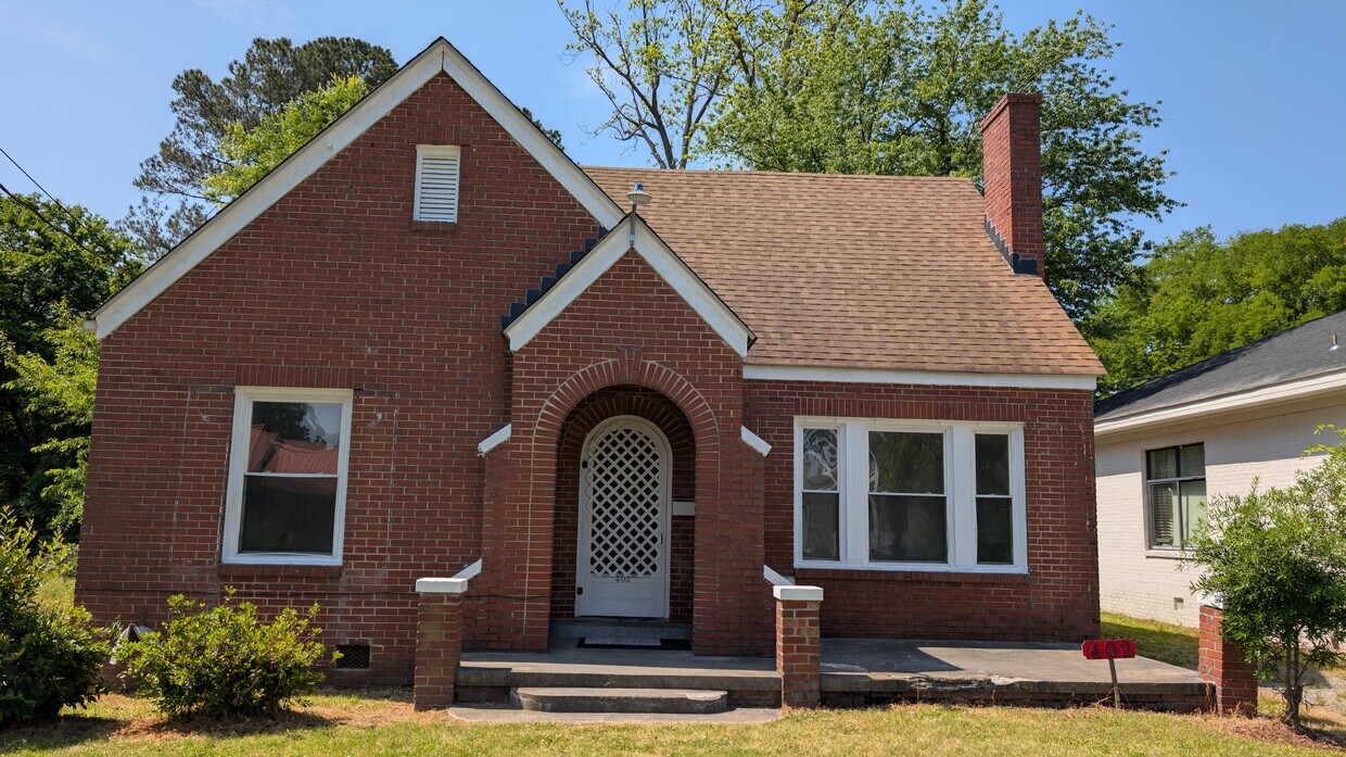 Front - 402 E Mulberry St