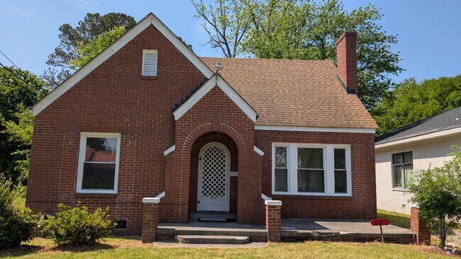 Front - 402 E Mulberry St