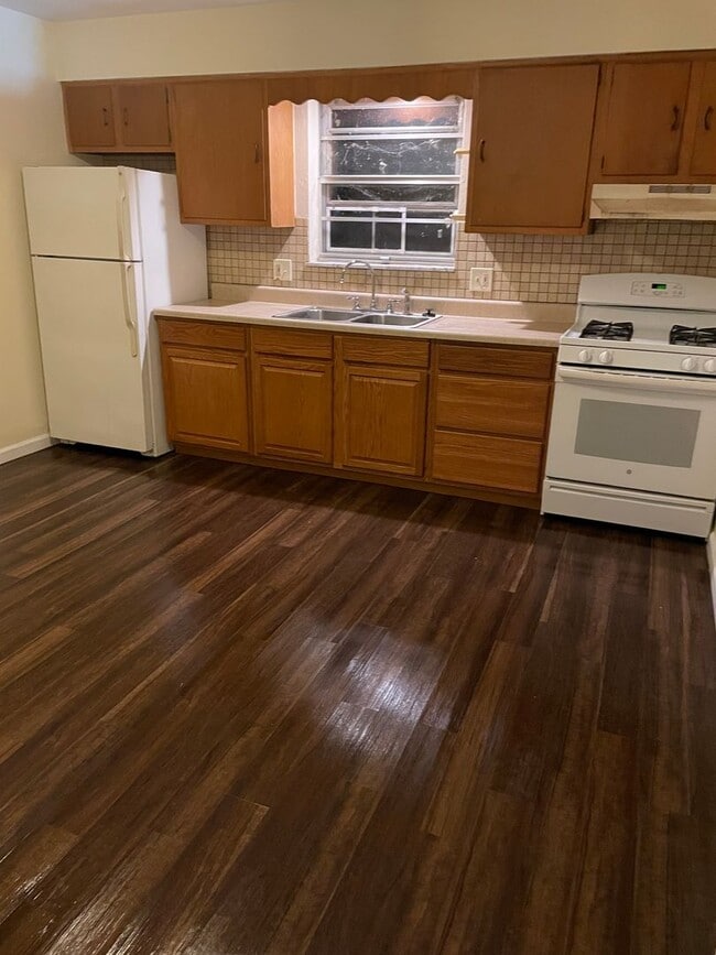 Two bedroom apartment in Wood River - Two bedroom apartment in Wood River