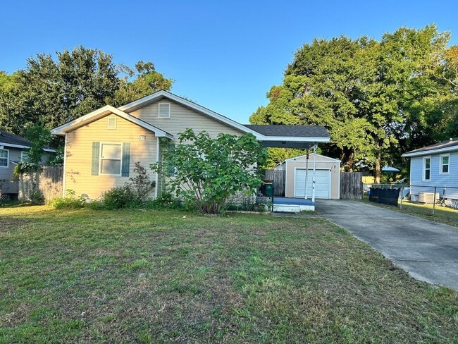 Building Photo - 179 Dahlia St
