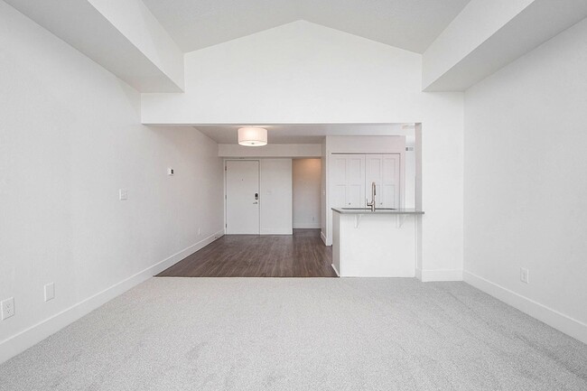 Building Photo - The Crossings Apartments