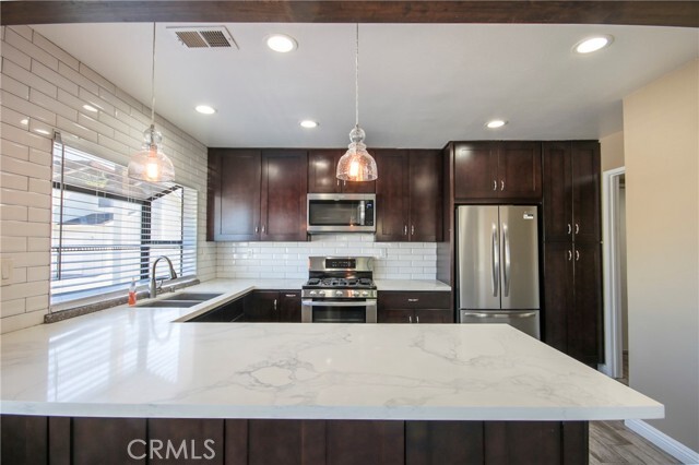 Foto del edificio - 1700 W Cerritos Ave