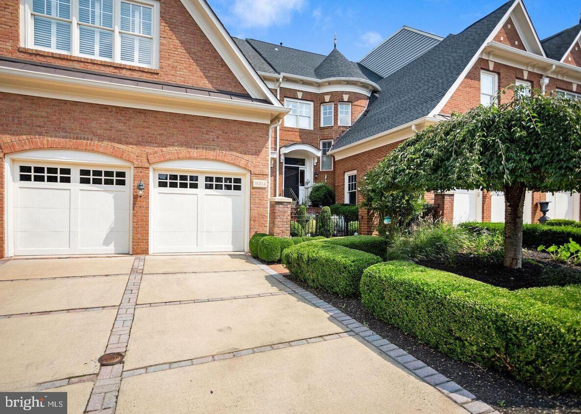 Primary Photo - 18314 Fairway Oaks Square