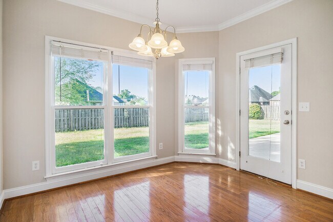 Building Photo - 4382 Merion Way