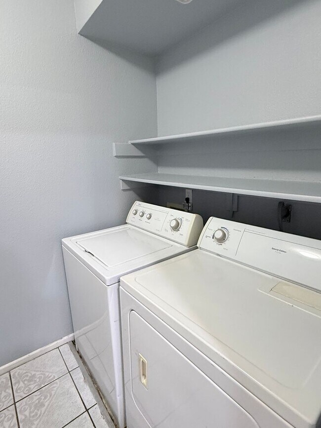 Foto del edificio - 3 bedrooms, 2 bathrooms Townhouse