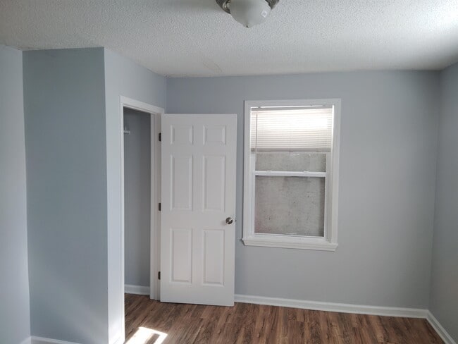 Building Photo - 881 N Claybrook St