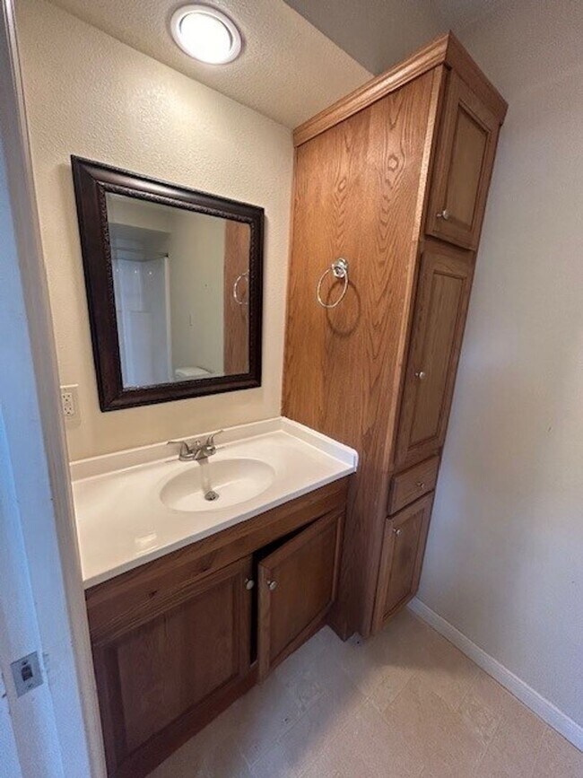 Building Photo - 2200 Ridgecrest Cir
