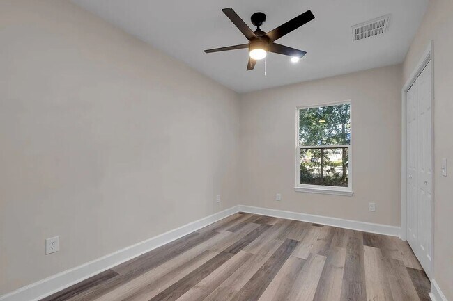 Foto del edificio - 2034 Harold Ct