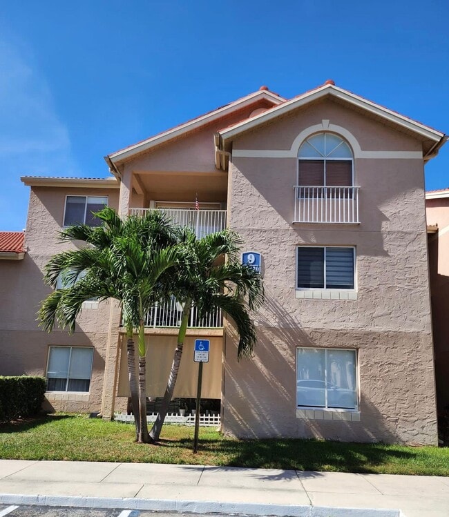 Building Photo - 10420 SW 158th Ct