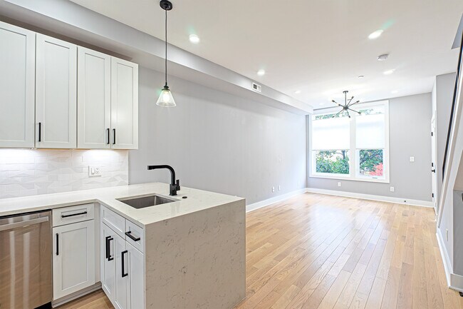 Foto del edificio - 1219 Wylie St NE