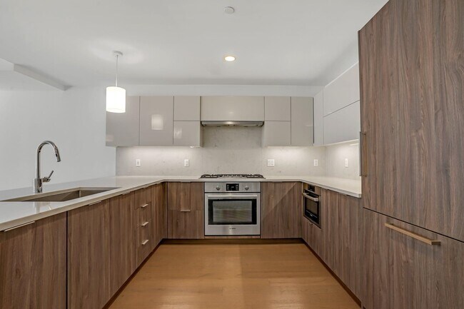 Building Photo - 9 Ave At Port Imperial