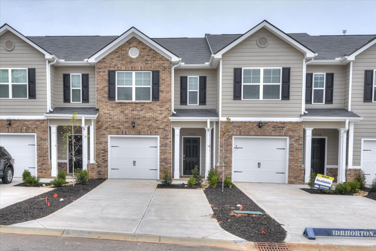 Foto principal - 1040 Quaint Parish Cir