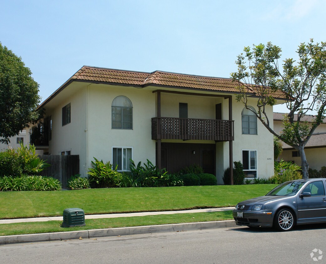 Foto del edificio - 16052 Waikiki Ln