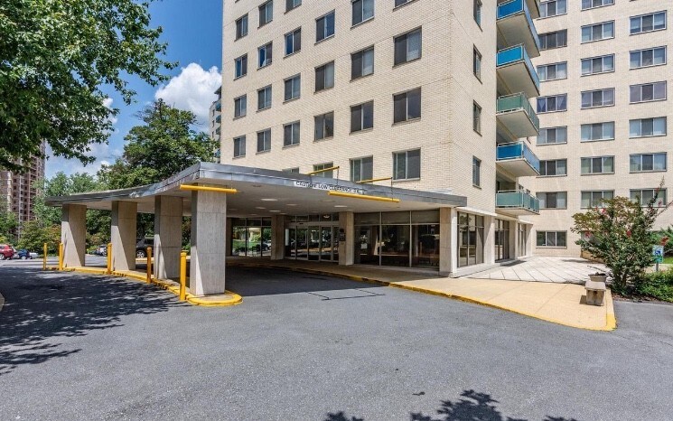 Foto principal - 10201 Grosvenor Pl