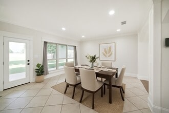 Building Photo - 3077 Dee's Cir