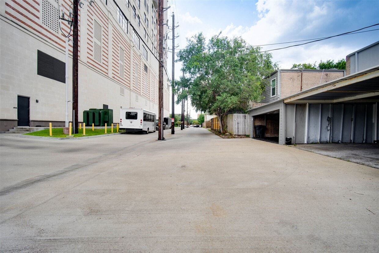 Foto del edificio - 6311 Riverview Way
