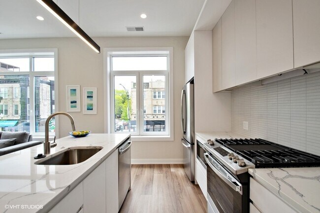 Foto del edificio - 1348 W Roscoe St