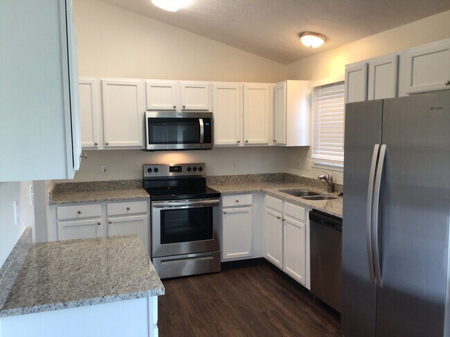 Building Photo - 8040 Willow Brook Crossing Dr