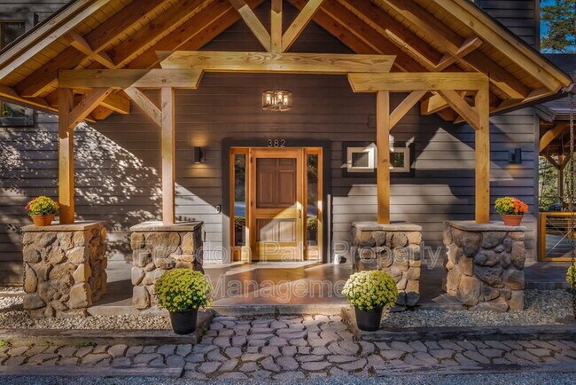 Foto del edificio - 382 Blacktail Rd