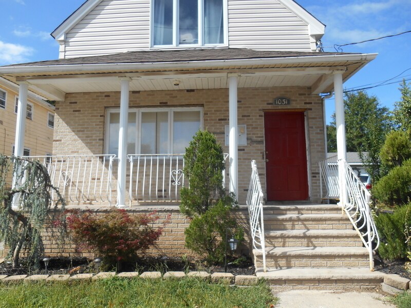 Primary Photo - 1031 Bergen Ave