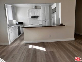 Foto del edificio - 10520 Eastborne Ave