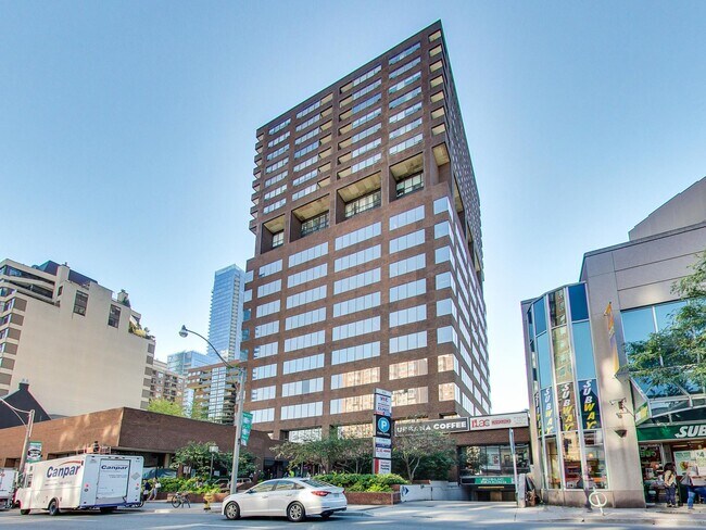 Photo du bâtiment - 914 Yonge St