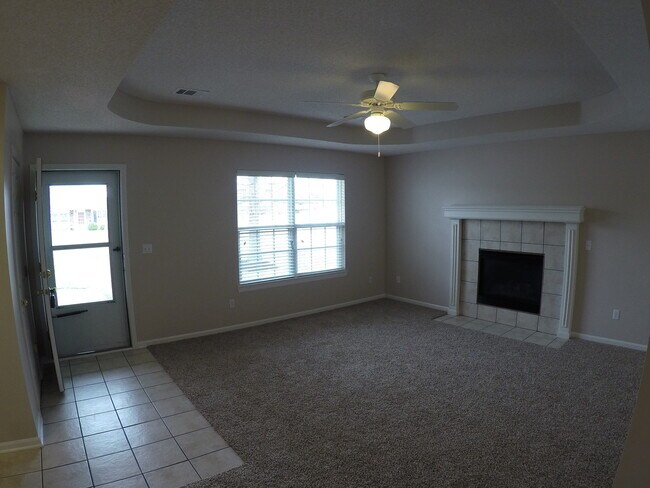 Building Photo - 3 Bedroom Ranch No Steps! | Midwest Proper...