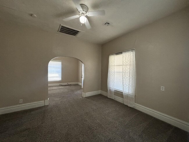 Building Photo - 800 N Grimes St