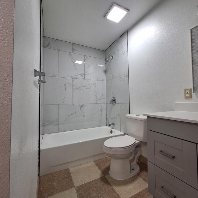 Foto del edificio - 1073 N 185 W