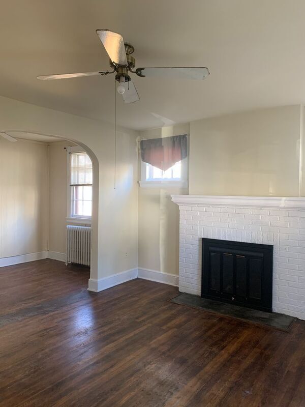 Building Photo - 721 E Gladstone Ave